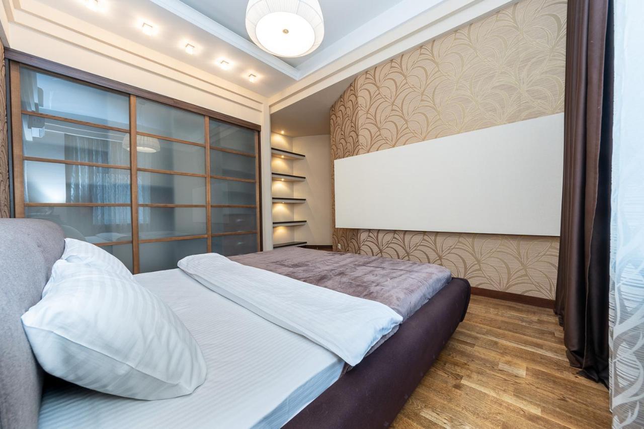 Apartments On Besarabka キエフ エクステリア 写真
