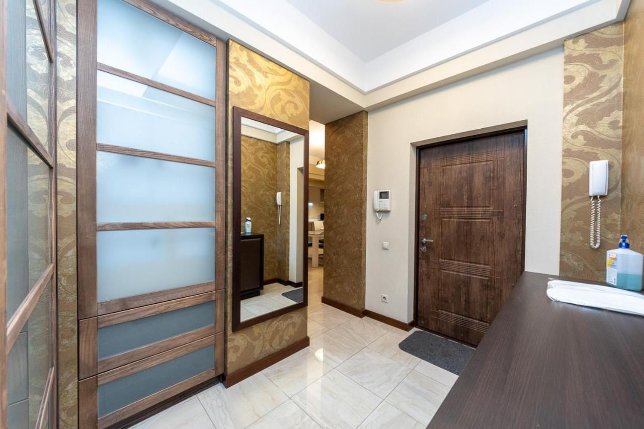 Apartments On Besarabka キエフ エクステリア 写真