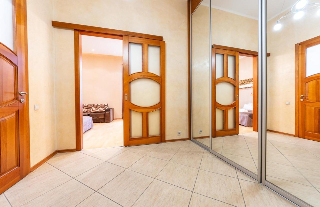 Apartments On Besarabka キエフ エクステリア 写真