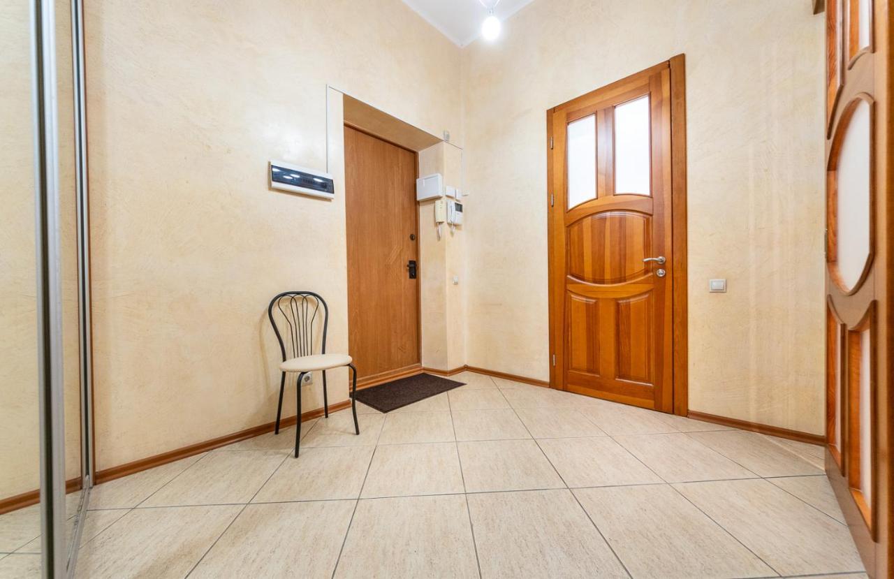 Apartments On Besarabka キエフ エクステリア 写真