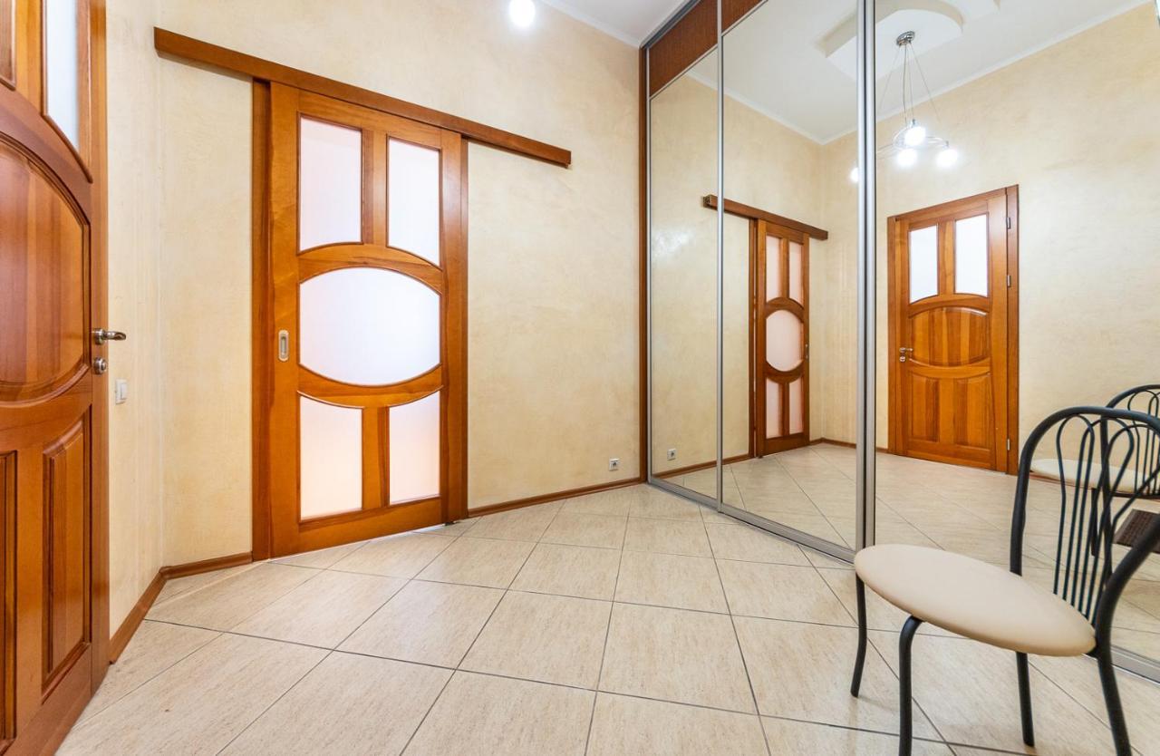 Apartments On Besarabka キエフ エクステリア 写真
