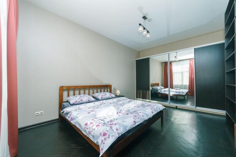 Apartments On Besarabka キエフ エクステリア 写真